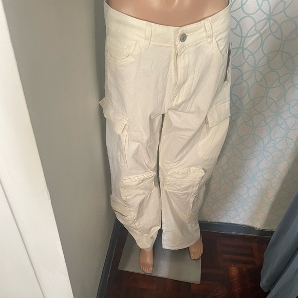 NWT Forever 21 White High Rise Jeans
Size medium - Picture 6 of 9